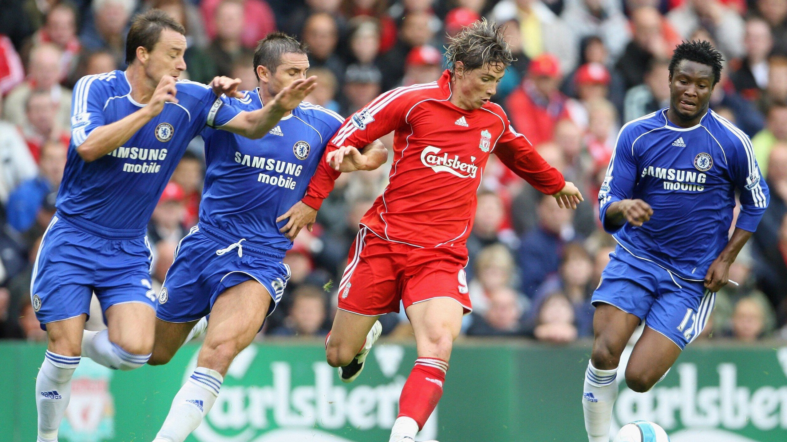 英超联赛激战正酣,曼城绝杀利物浦,积分榜榜首易主