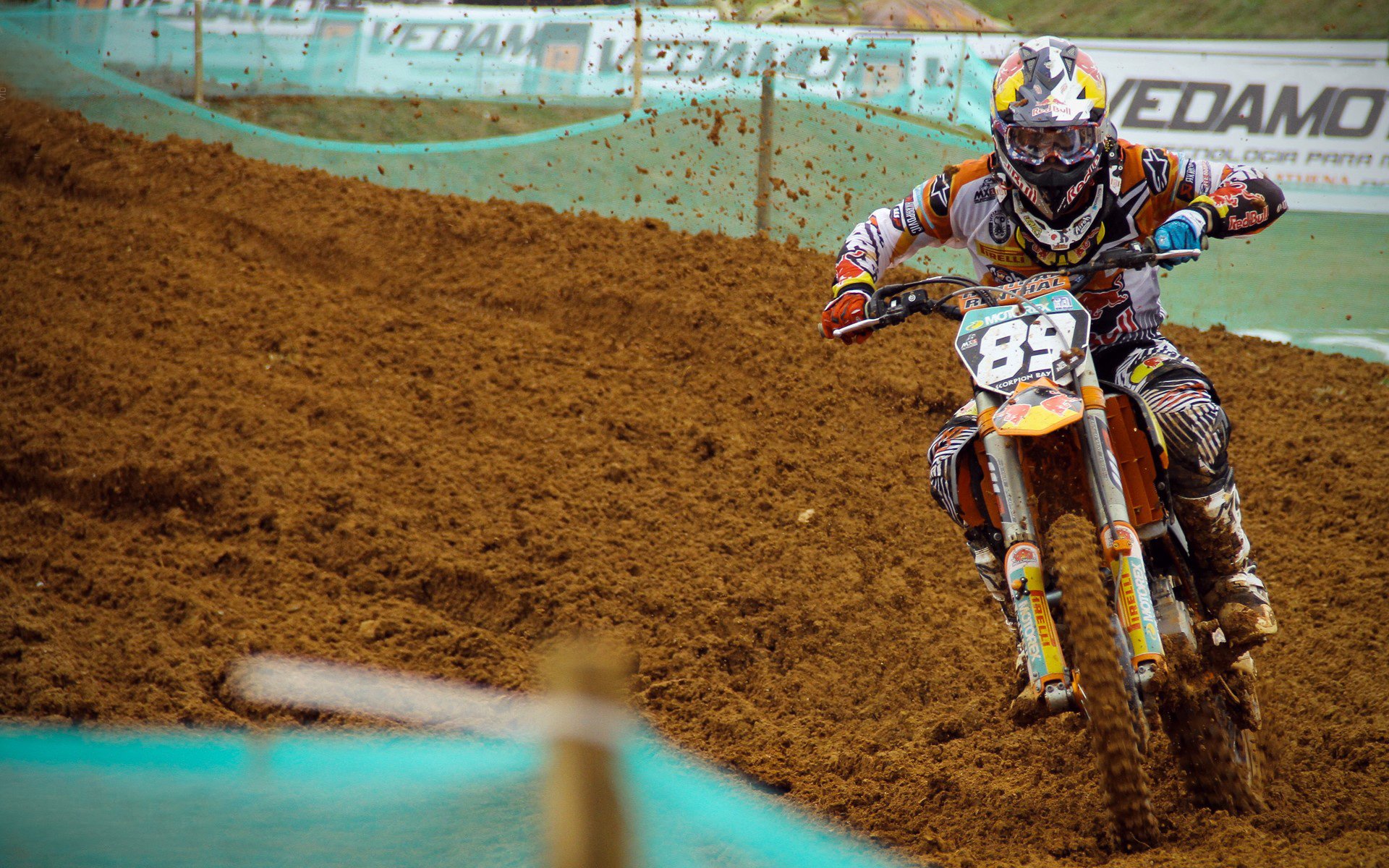 冰球联赛激战正酣,豪门对决引爆赛季高潮